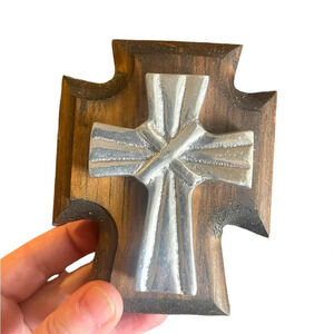 Arte Giancarlo traditional cross ornamental home decor wooden